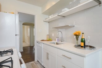 Canterbury Apartments photo'