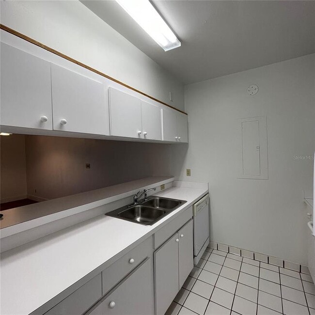 Foto del edificio - 2366 Burnway Rd