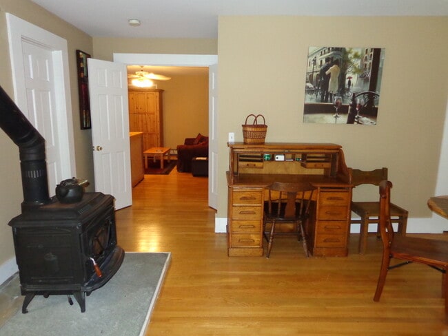 Building Photo - 89 Florida Hill Rd