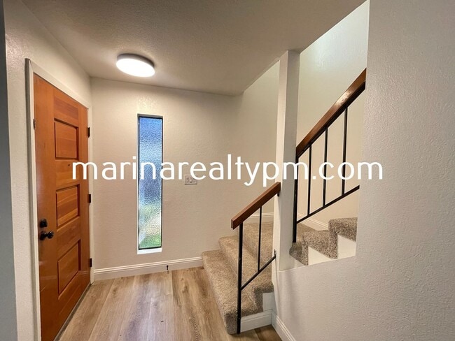 Building Photo - Two Story Crockett Condo Two-Off Street Pa...