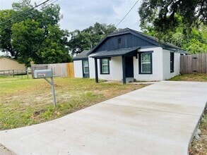 Building Photo - 506 N Hackberry St