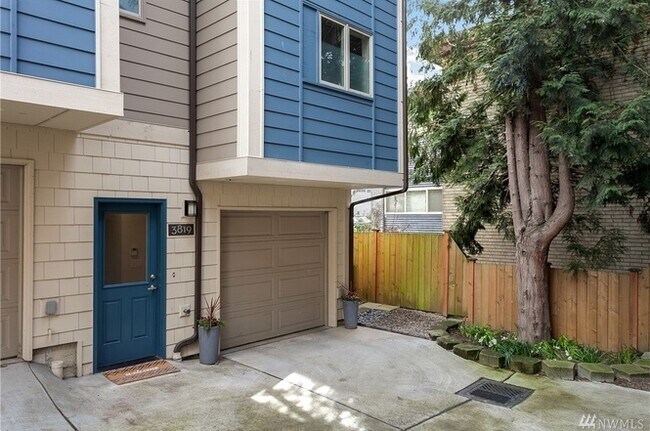 Foto del edificio - Stunning Townhome in the heart of Columbia City