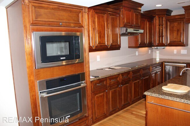 Foto del edificio - 4 br, 2.5 bath House - 102 Lee Ave