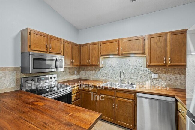 Foto del edificio - 4130 Charlotte Hwy