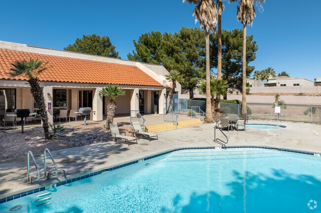 Pool and Spa - Mountain Vista Apartments