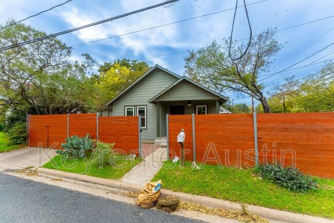 Building Photo - 1210 Coleto St