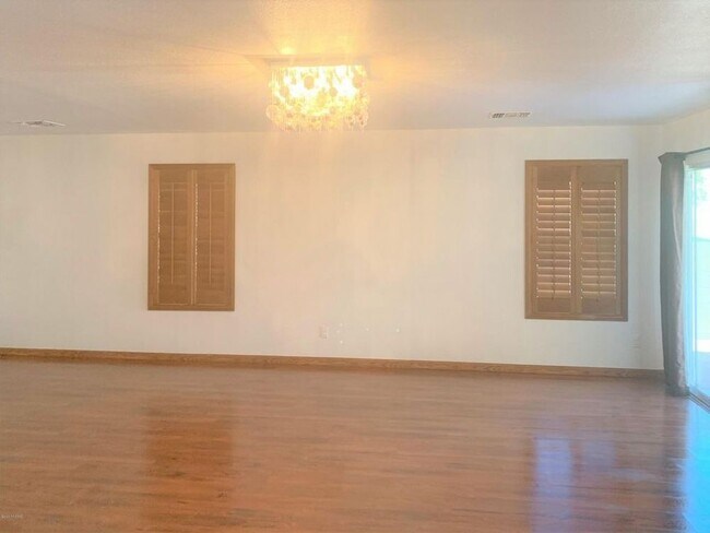 Building Photo - 3552 N Riverhaven Dr