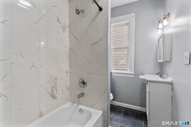 Foto del edificio - 78 Shelton Ave