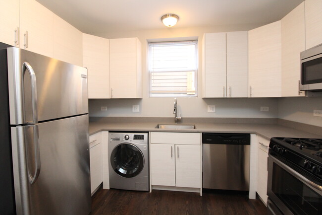 Foto del edificio - 2130 N Sawyer Ave