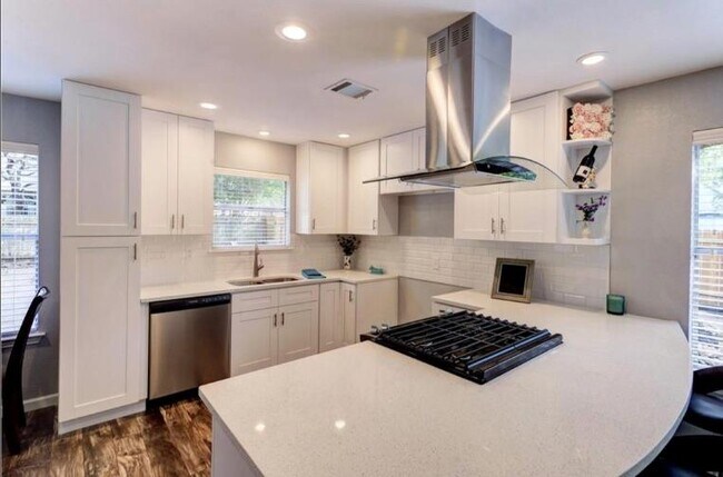 Building Photo - 1710 Palmetto Dr
