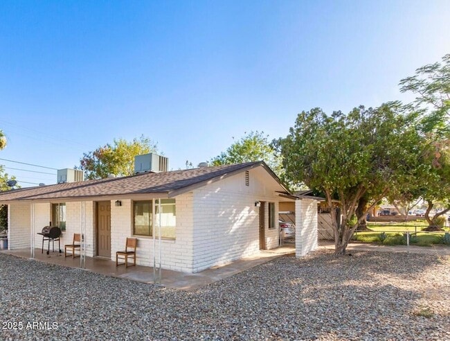 Photo - 1619 W Peoria Ave House