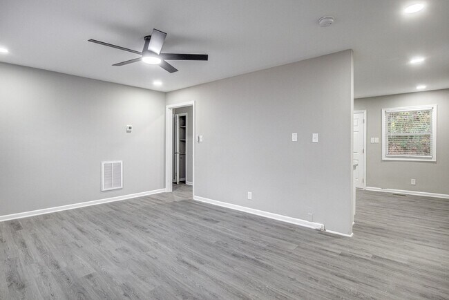 Foto del edificio - Fully Renovated 2 Bedroom - Walk/Bike to UNC Chapel Hill!