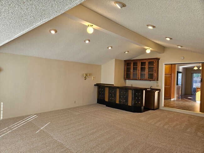 Foto del edificio - Spacious Willow Glen Home nestled near the end of a quiet cul-de-sac.