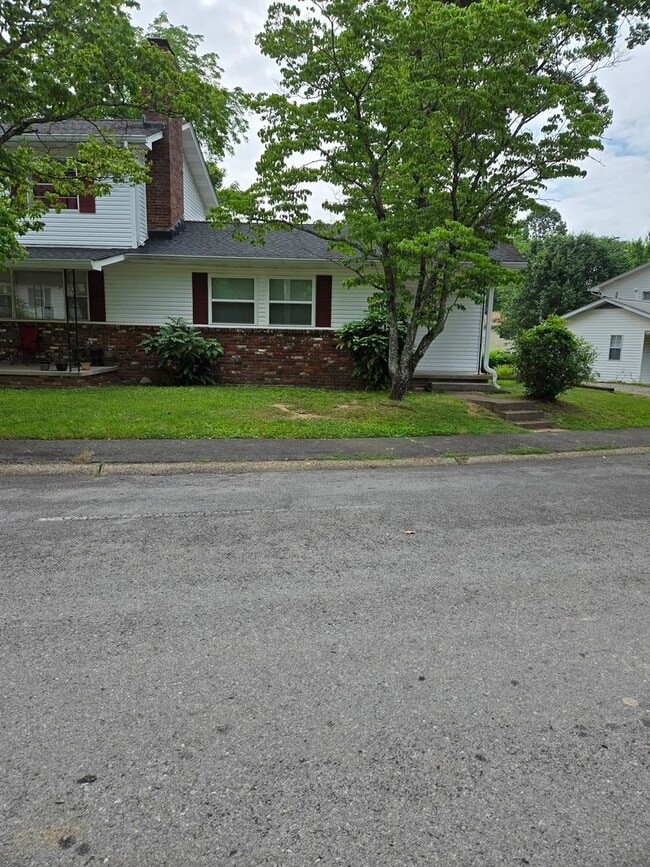 Foto del edificio - Oak Ridge 37830 - 1 bedroom, 1 bath Apartm...