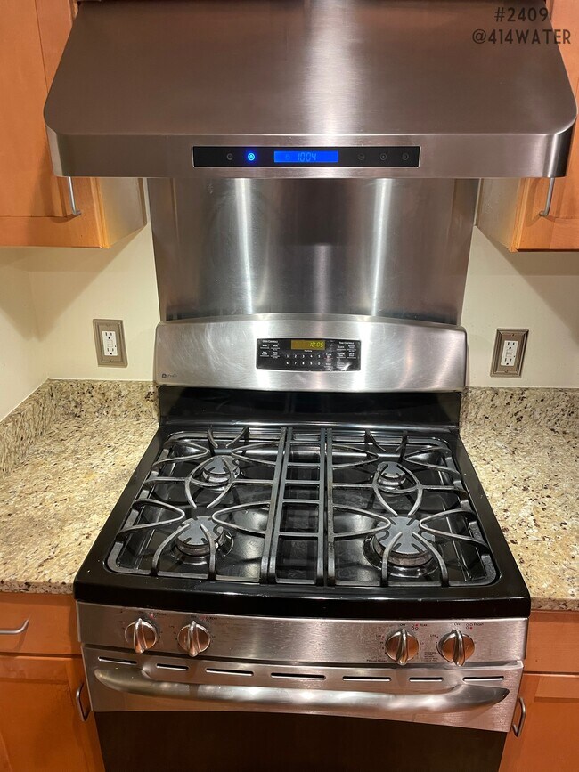 Stove and range hood - 414 Water St