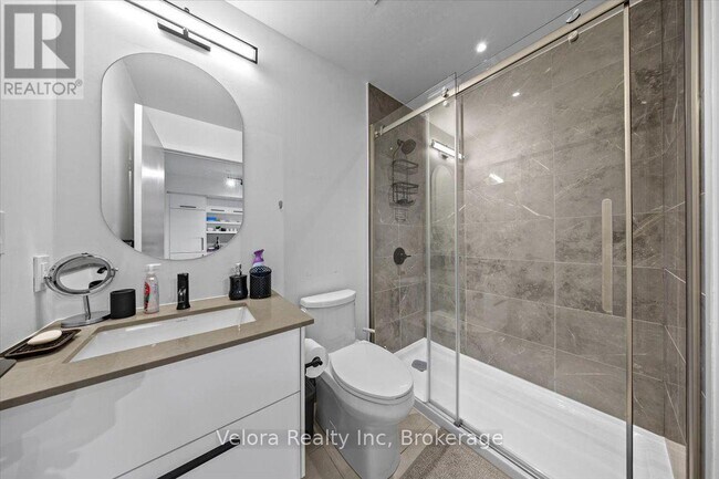 Building Photo - 560 Rideau St