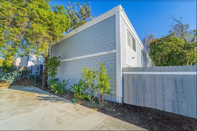 Building Photo - Mellmanor Townhouse Apts