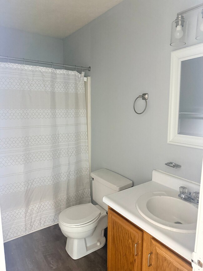 Building Photo - 16 Duiguid Dr