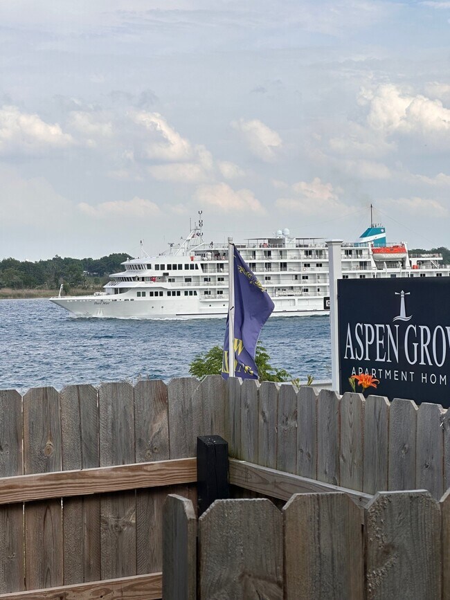 Foto del edificio - Aspen Grove ~ Discover the Simplicity of Cottage Living on the River