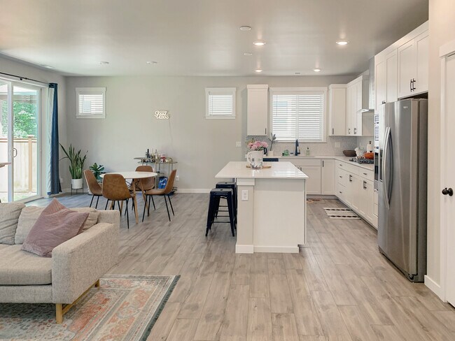 Kitchenn Island - 25227 176th Ave SE