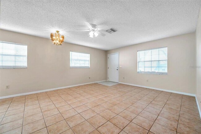 Foto del edificio - 6632 Hickorywood Ln