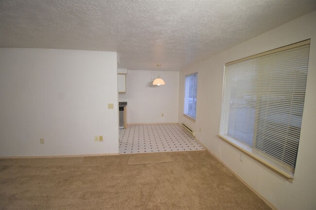 Building Photo - 3-Bedroom, 1-Bathroom Apartment in the Hea...