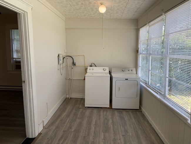Building Photo - 1409 S Westmoreland Dr