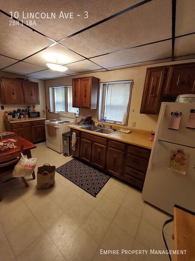 Building Photo - 2nd Floor: 2 Bedroom / 1 Bathroom in Walnu...