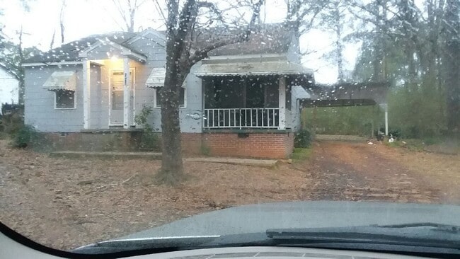 Covered porch - 228 Lea Cir