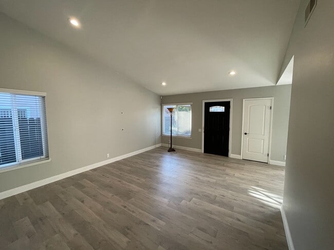 Building Photo - Gorgeous upgraded single level home