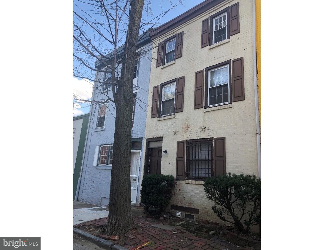 Primary Photo - 2010 Waverly St