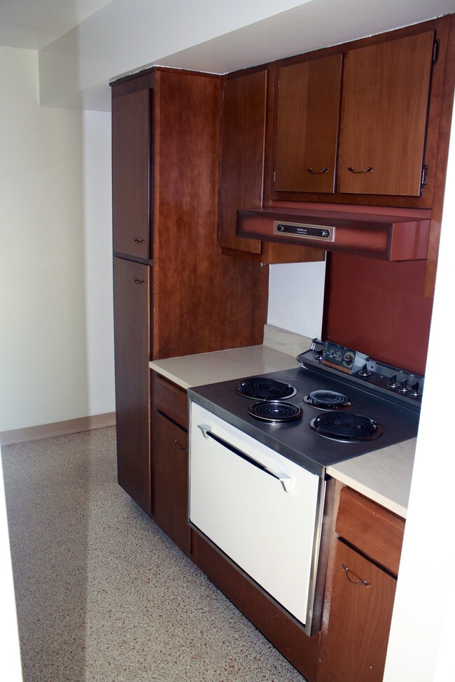 Foto del edificio - Creek View Apartment Homes 8817 w 35th st.