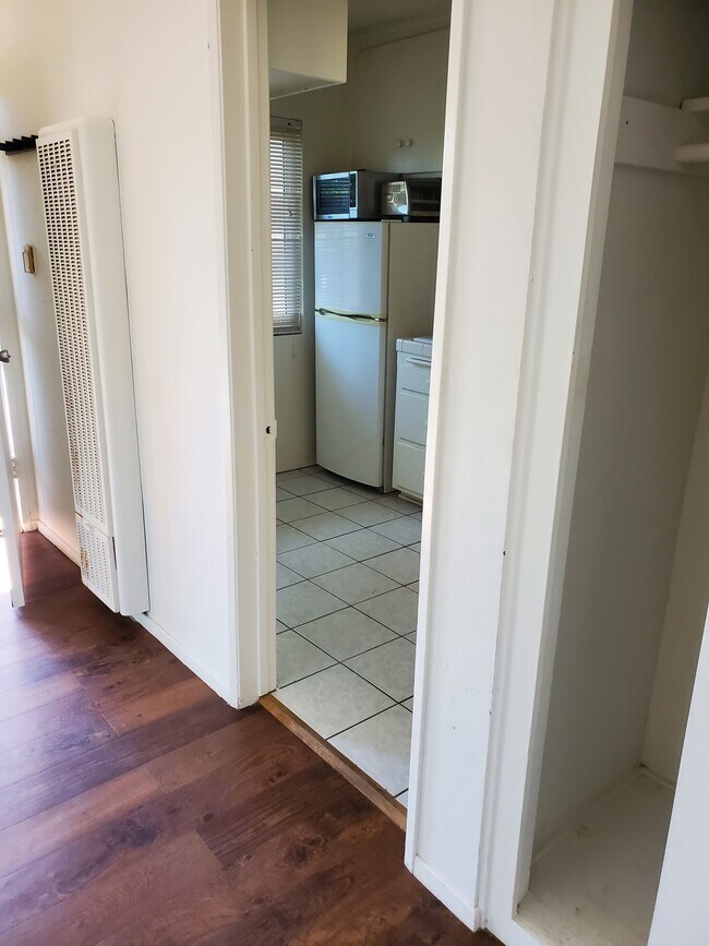 entrance to kitchen - 15 19th Ave