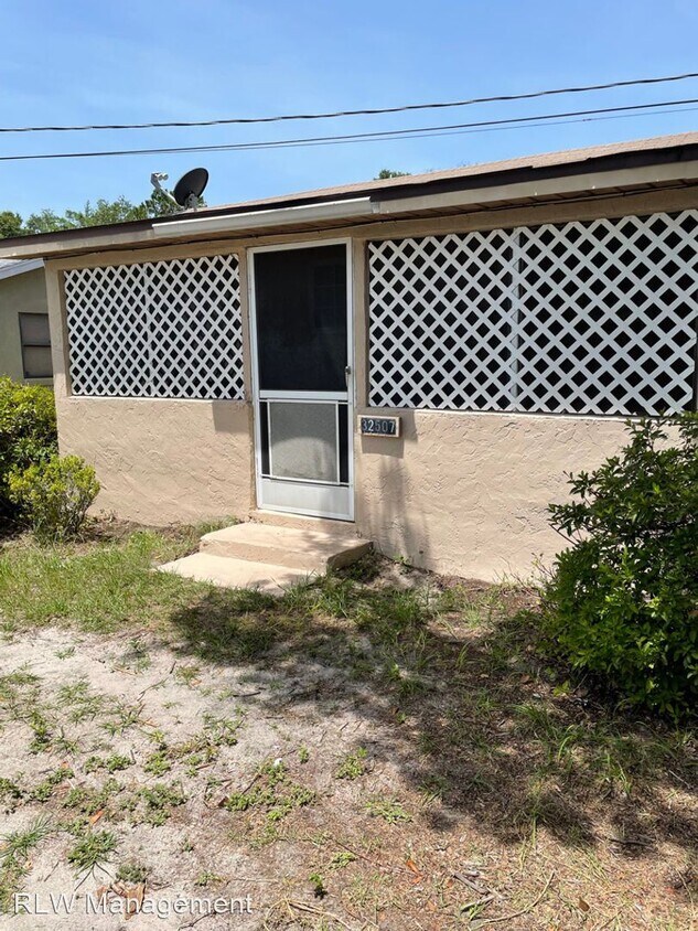 2 br, 1 bath House 32507 County Road 473 House for Rent in Leesburg