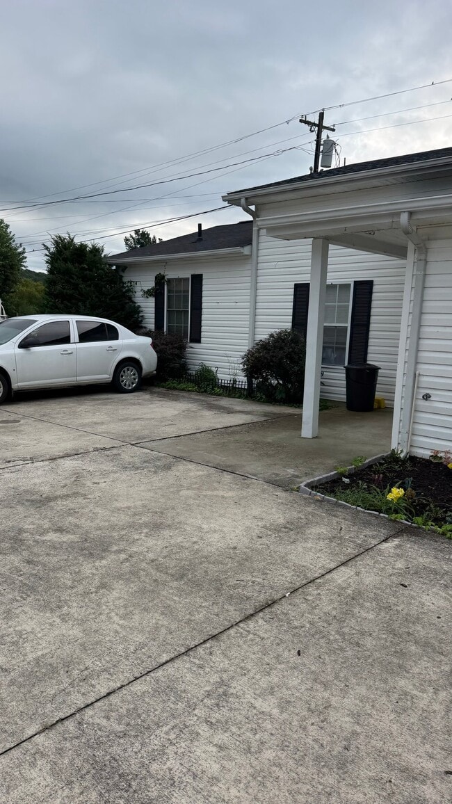 Building Photo - 44 Grandview Dr