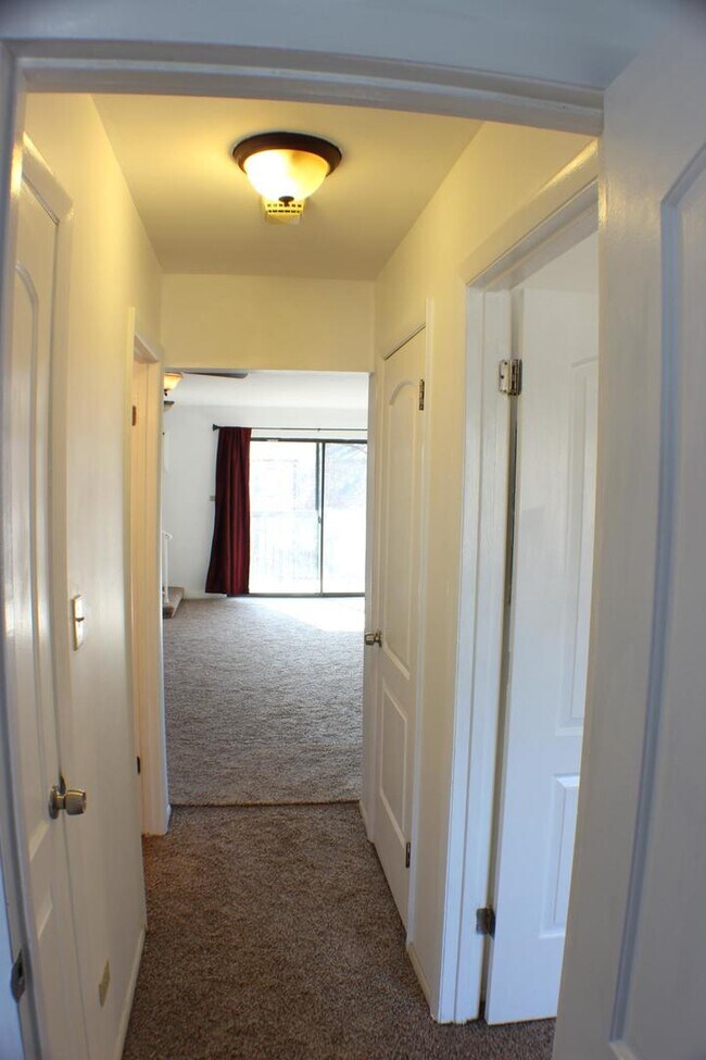 Foto del edificio - 801 S Dwyer Ave