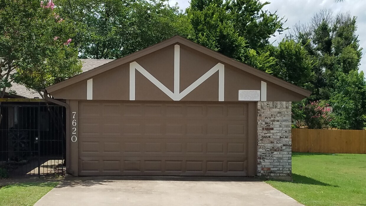 Beautiful Duplex Available - 7620 John T White Rd