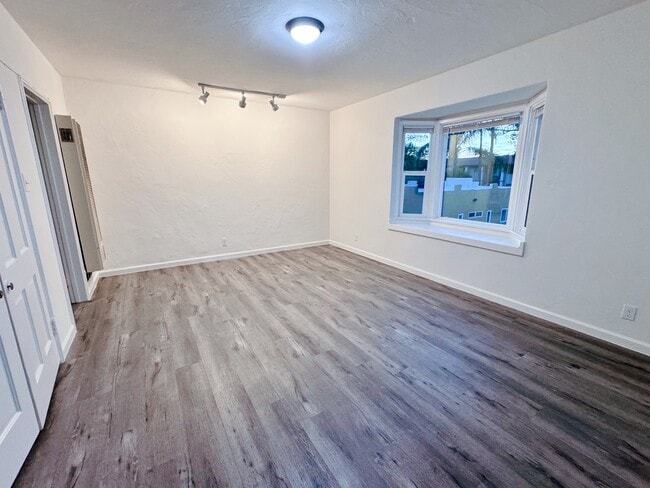 Building Photo - 1054 Winchester Ave