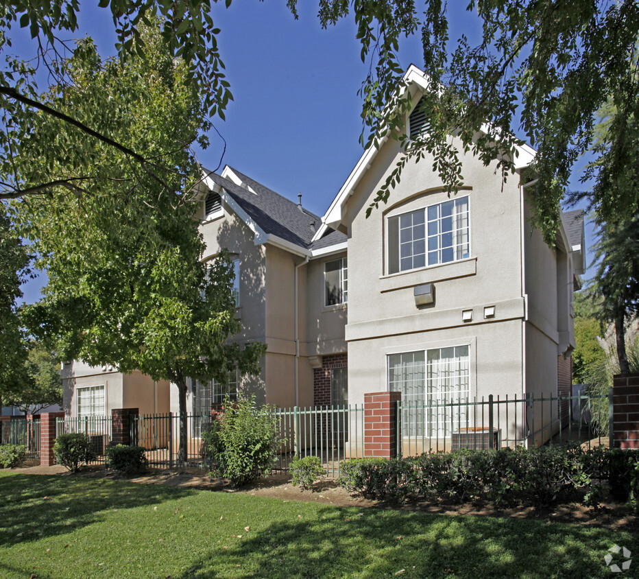 Foto del edificio - Folsom Boulevard Apartments