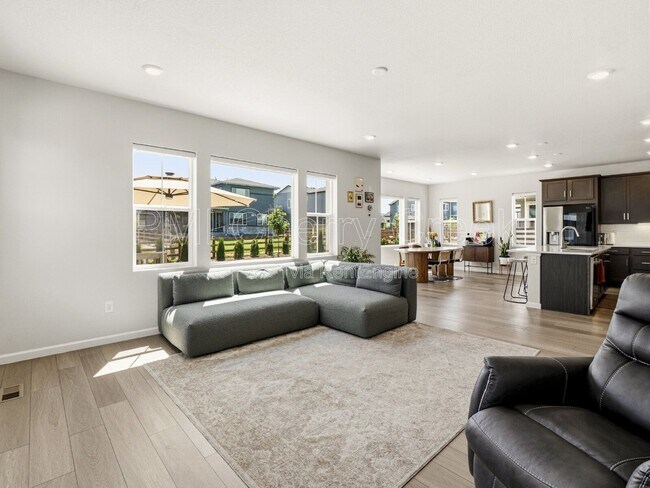 Foto del edificio - 3424 N Grand Baker Ct