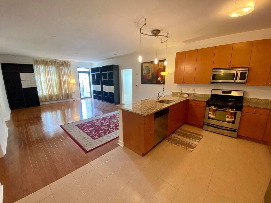 Primary Photo - Charming 2Bedroom/2Bath Condo in Heart of ...