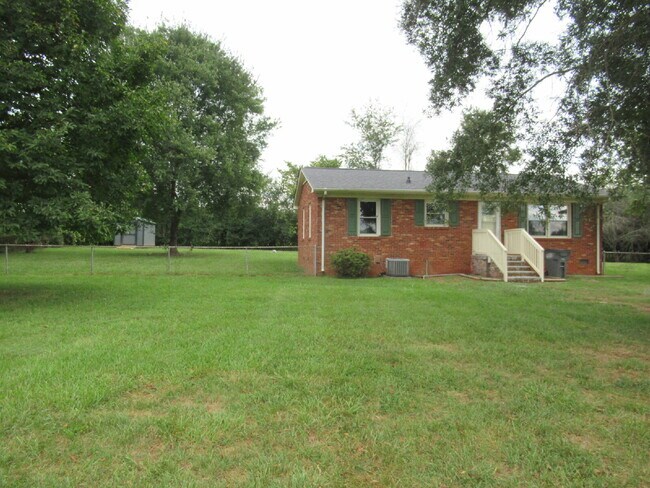 Foto del edificio - Lincolnton 3-Bedroom Ranch for Rent!