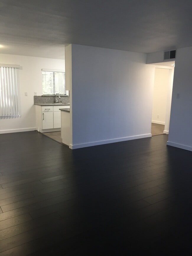 Building Photo - 6615 Schmidt Ln