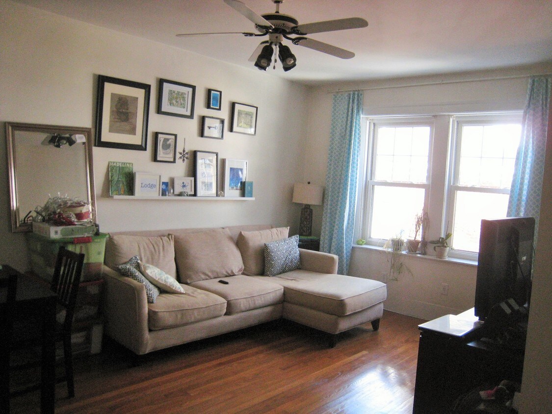 Primary Photo - 588 Washington St