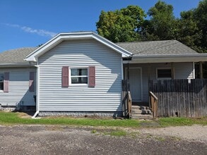 Building Photo - 1032 N Elmer St