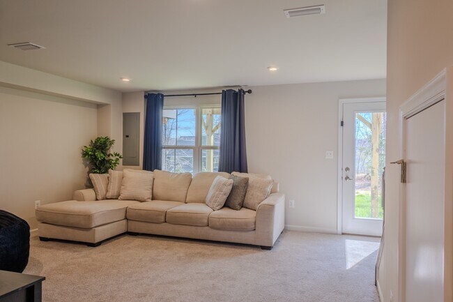 Foto del edificio - 8679 Stevenson Ln