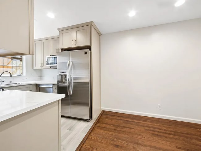 Foto del edificio - 1023 Hayworth Ave