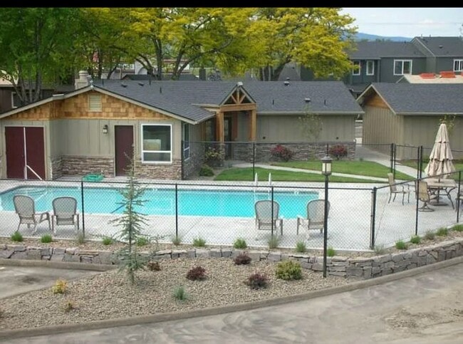 Building Photo - Available now! 2 bedroom ~ 1 bath Condo