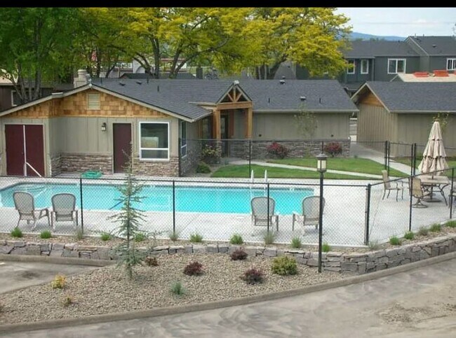 Foto del edificio - Available now! 2 bedroom ~ 1 bath Condo