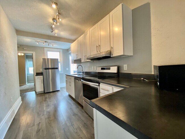 Foto del edificio - 2335 Sarah St